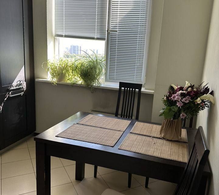 Сдаётся 2-комнатная квартира, 65 м²
