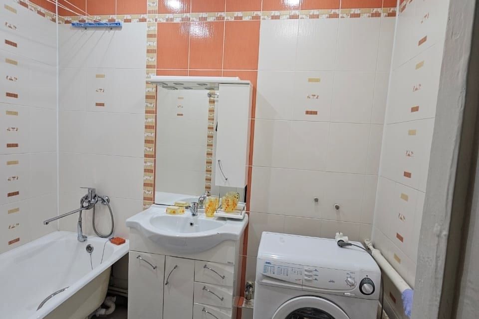 Сдаётся 2-комнатная квартира, 56 м²