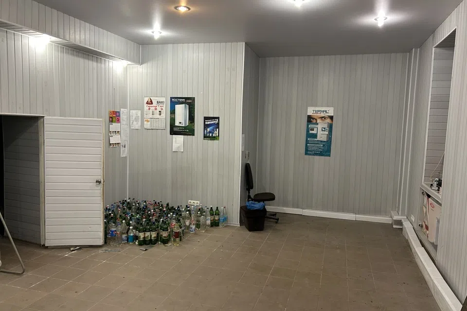 Сдаётся торговое помещение, 180 м²