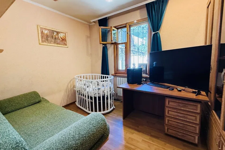 Сдаётся 4-этажный дом, 100 м²