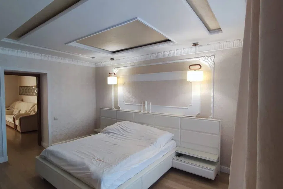Сдаётся 4-комнатная квартира, 1000 м²
