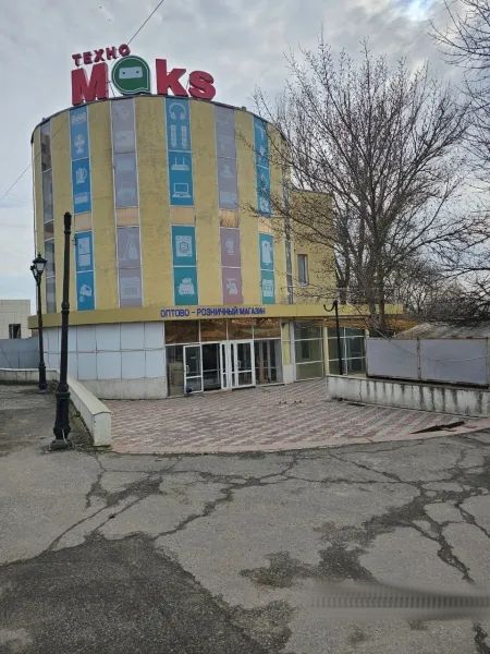 Сдаётся торговое помещение, 1100 м²