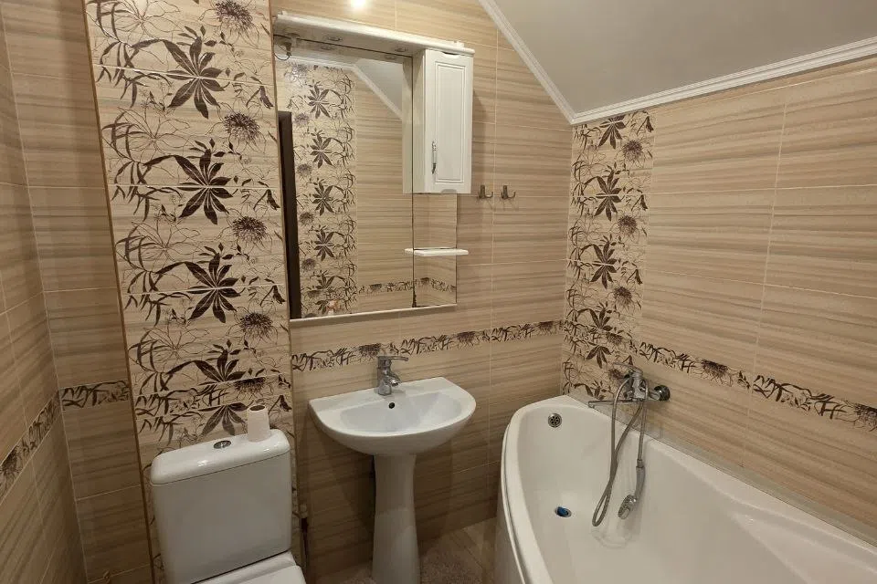 Сдаётся 4-комнатная квартира, 107 м²
