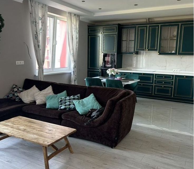 Сдаётся 3-комнатная квартира, 98 м²