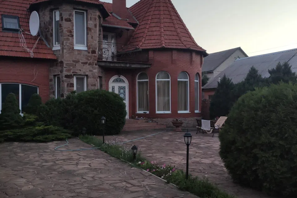 Сдаётся 3-этажный дом, 505 м²