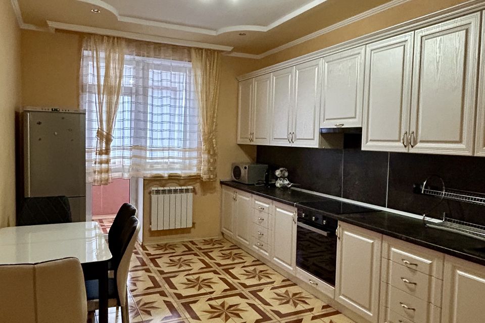 Сдаётся 2-комнатная квартира, 96.8 м²