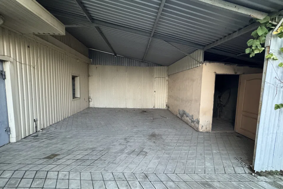 Сдаётся торговое помещение, 300 м²