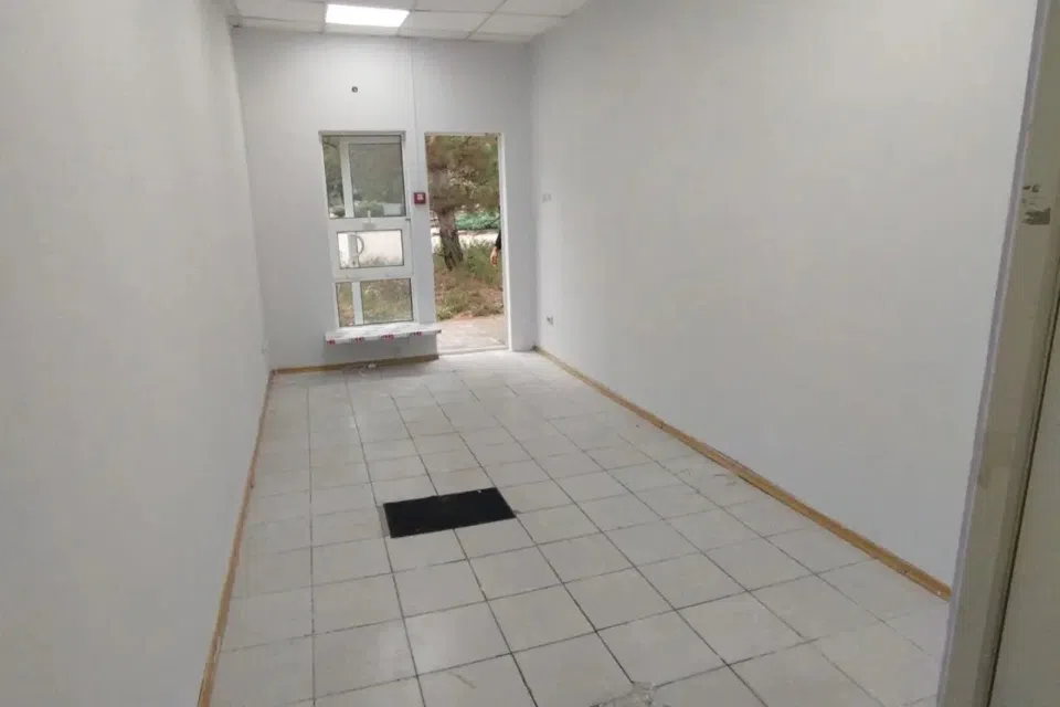 Сдаётся торговое помещение, 18 м²
