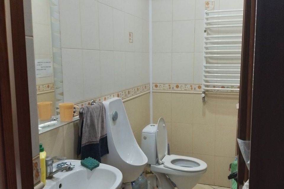Сдаётся торговое помещение, 100 м²