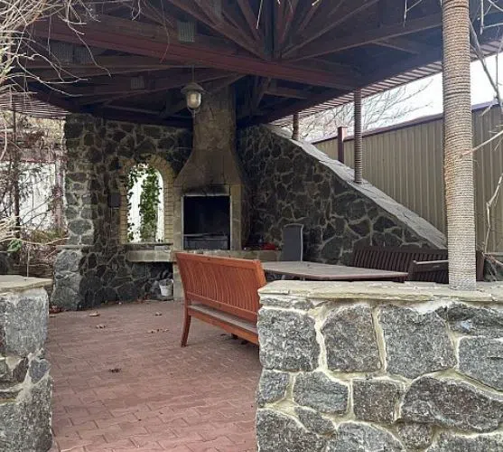 Сдаётся 3-этажный дом, 550 м²