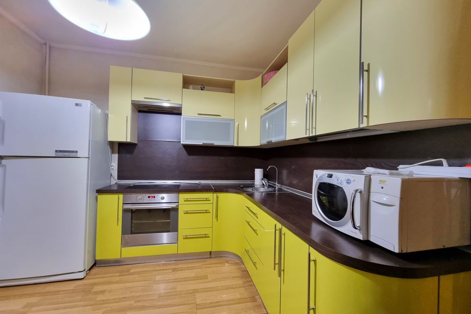 Сдаётся 2-комнатная квартира, 58 м²