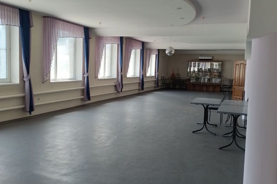 Сдаётся торговое помещение, 2400 м²