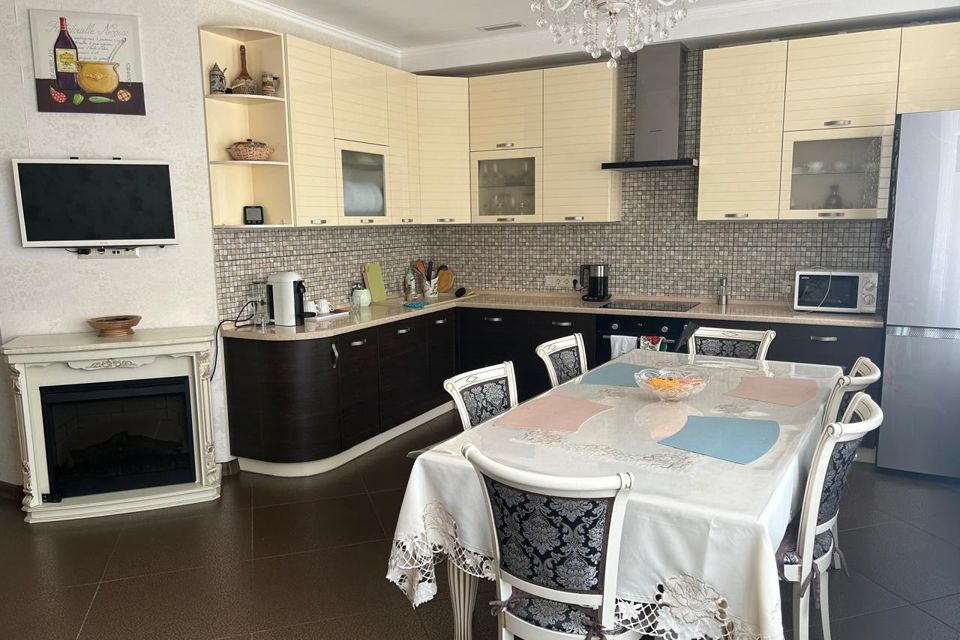 Сдаётся 3-комнатная квартира, 122 м²