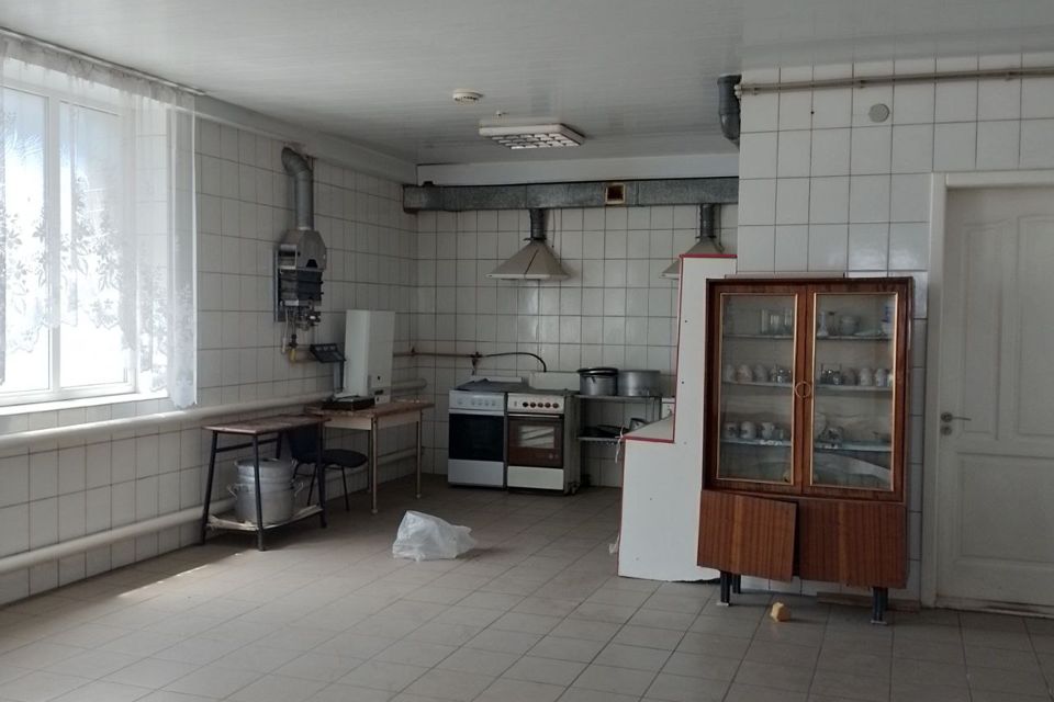 Сдаётся торговое помещение, 2400 м²