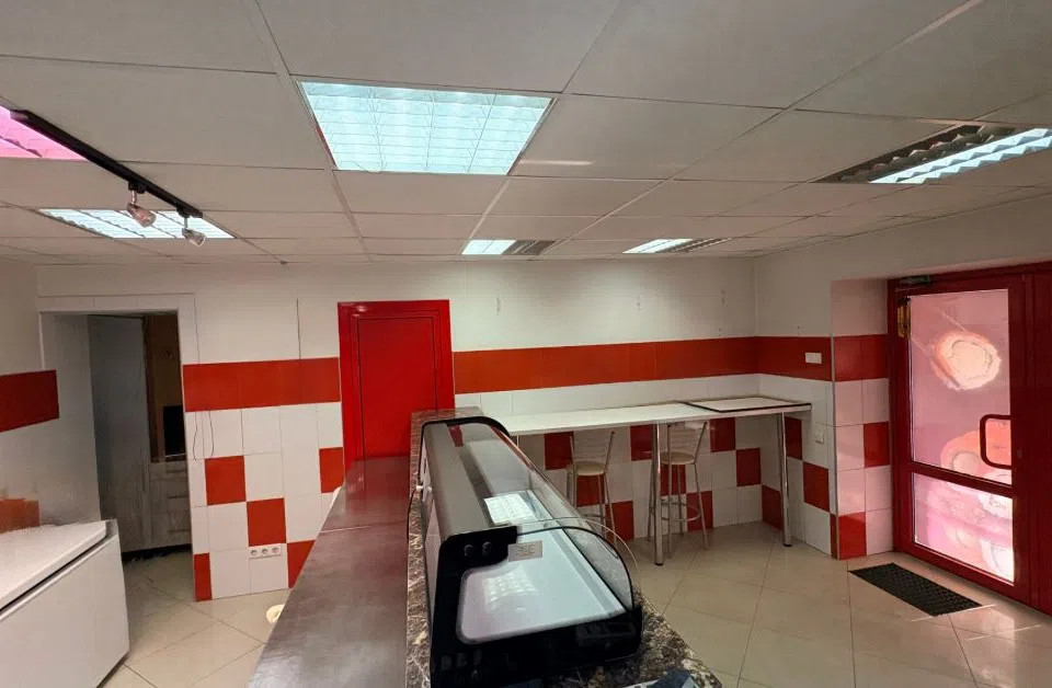 Сдаётся торговое помещение, 42 м²