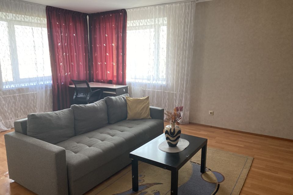 Сдаётся 2-комнатная квартира, 74 м²