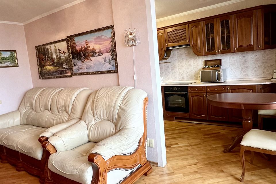 Сдаётся 2-комнатная квартира, 58 м²