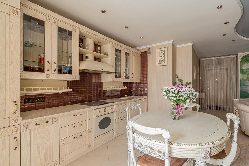 Сдаётся 2-комнатная квартира, 75 м²