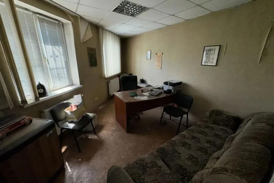 Сдаётся производственное помещение, 200 м²