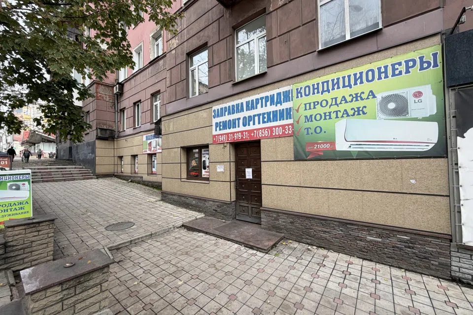 Сдаётся торговое помещение, 225 м²