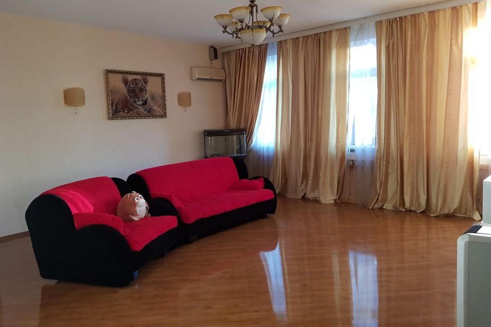 Сдаётся 3-комнатная квартира, 136 м²