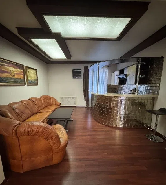 Сдаётся студия, 85 м²