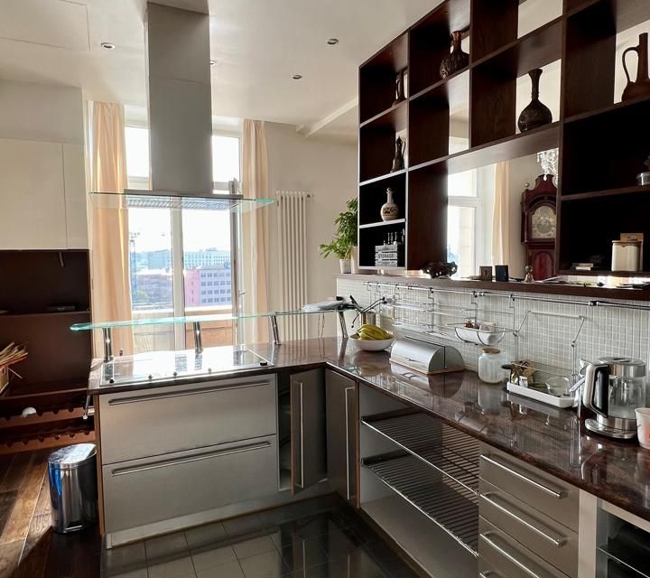 Сдаётся 4-комнатная квартира, 170 м²