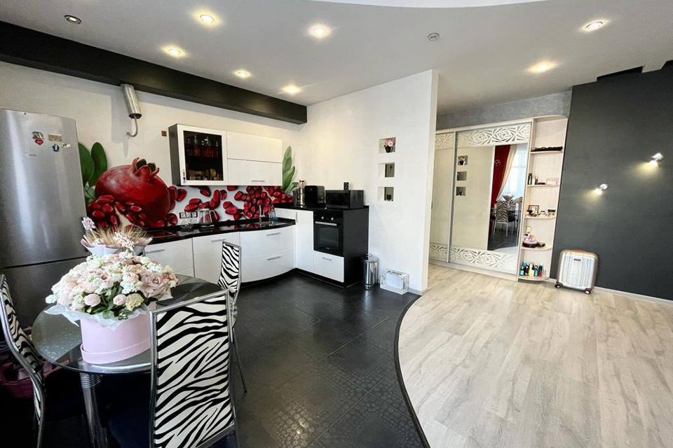 Сдаётся 2-комнатная квартира, 90 м²