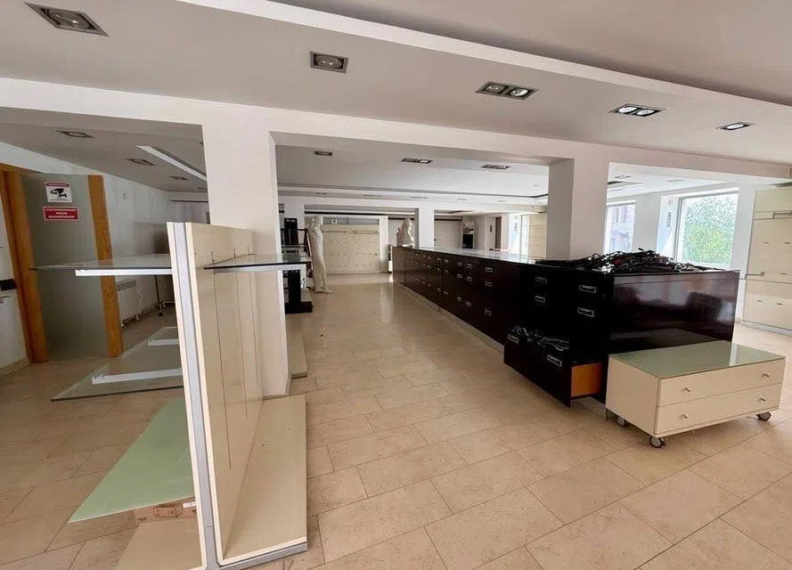Сдаётся торговое помещение, 461 м²