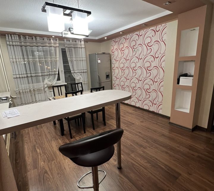Сдаётся 2-комнатная квартира, 90 м²
