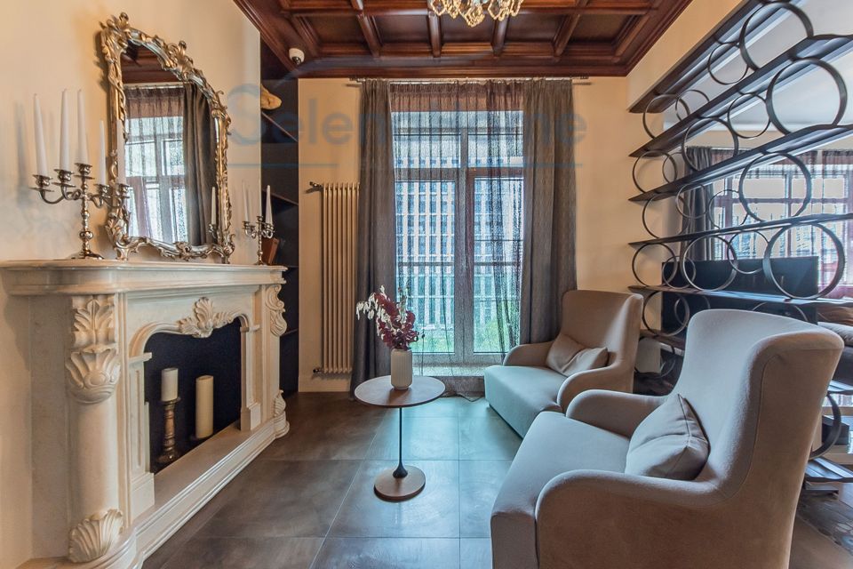 Сдаётся 4-комнатная квартира, 200 м²