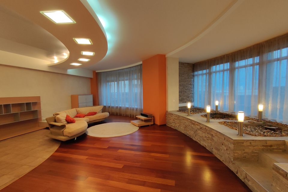 Сдаётся 2-комнатная квартира, 132 м²