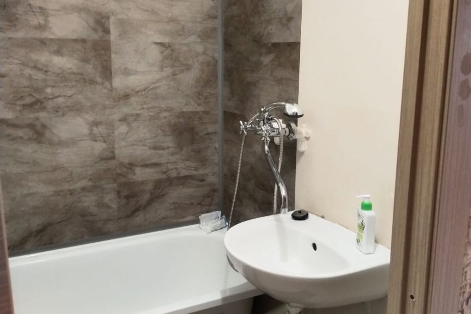 Сдаётся 1-комнатная квартира, 42 м²
