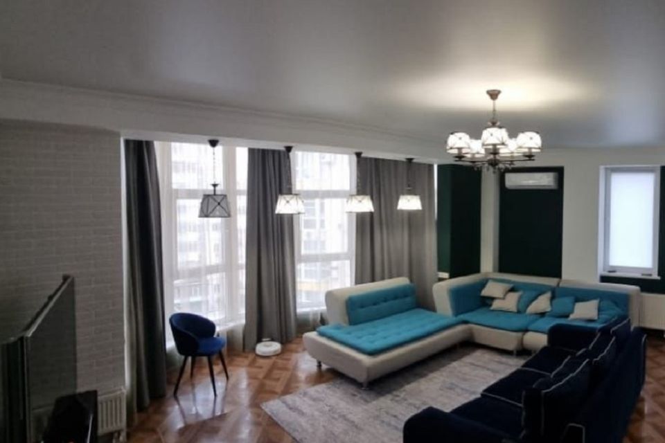 Сдаётся 3-комнатная квартира, 98 м²