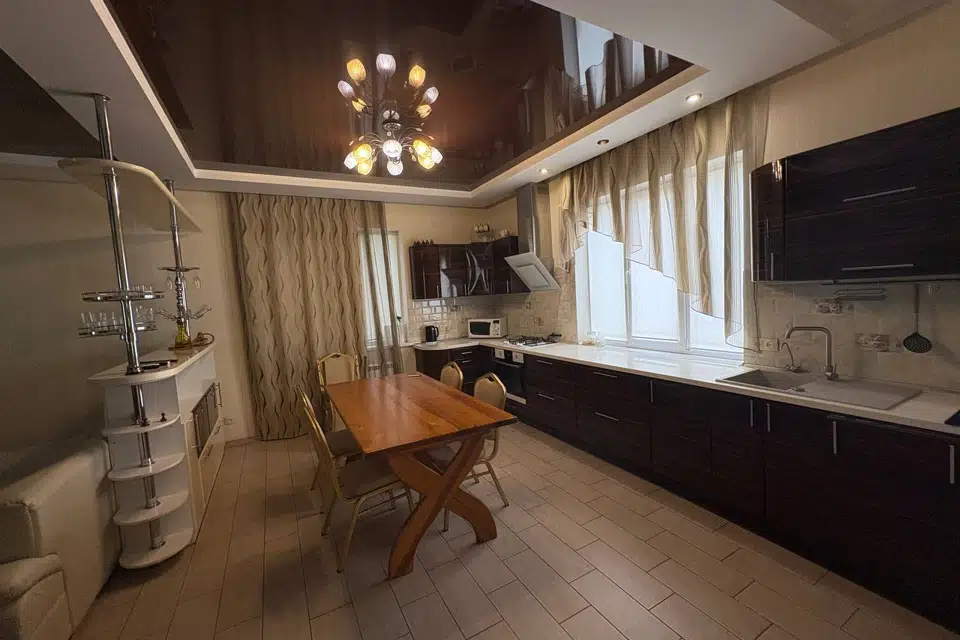 Сдаётся 2-этажный дом, 172 м²