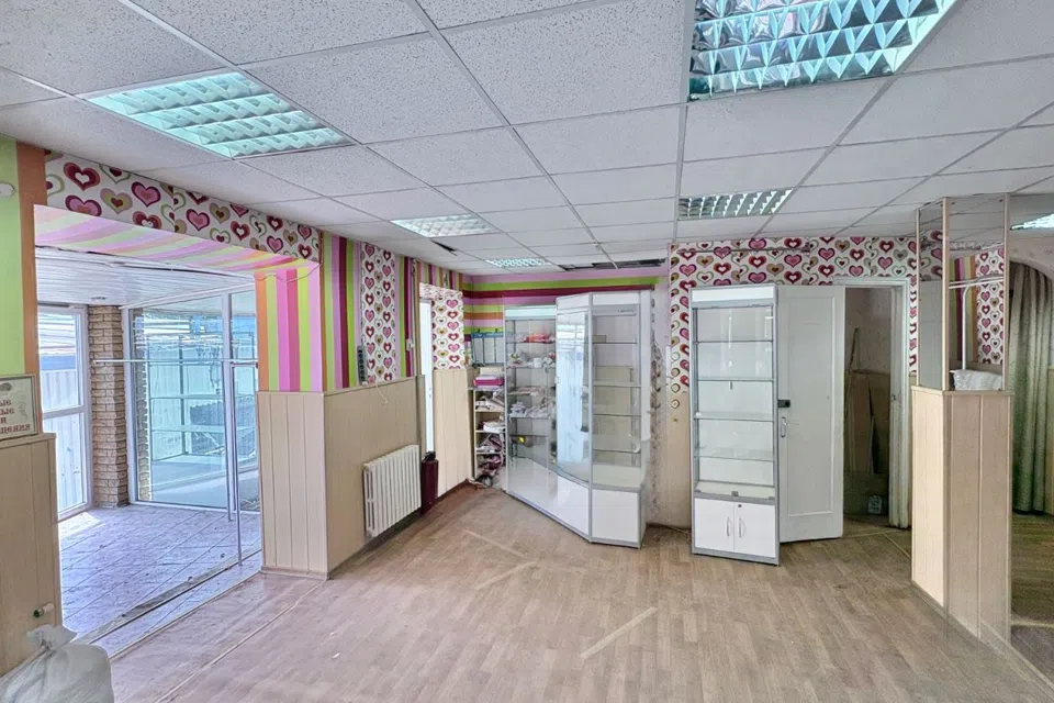 Сдаётся торговое помещение, 107 м²
