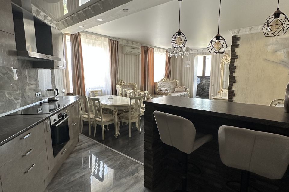 Сдаётся 2-комнатная квартира, 65 м²