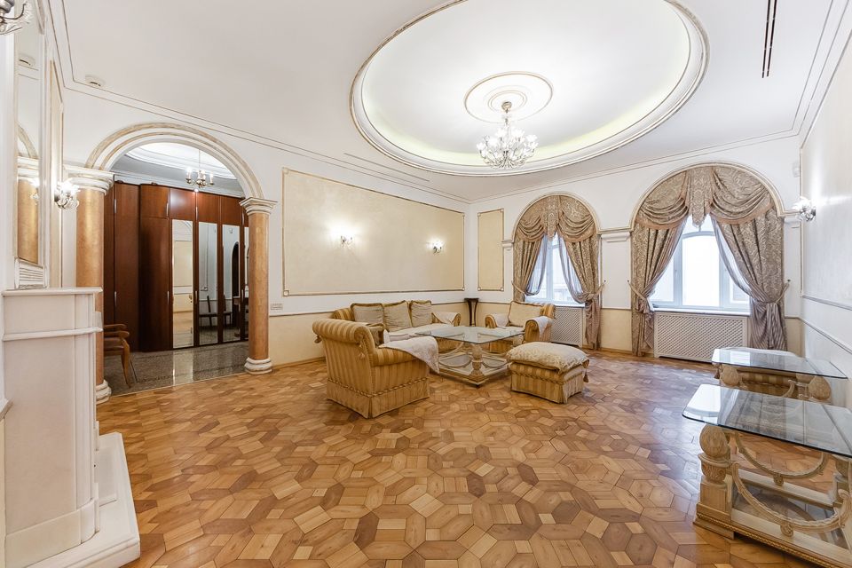 Сдаётся 4-комнатная квартира, 155 м²