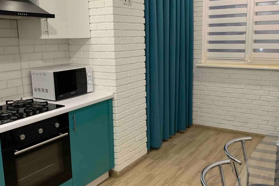Сдаётся 1-комнатная квартира, 65 м²