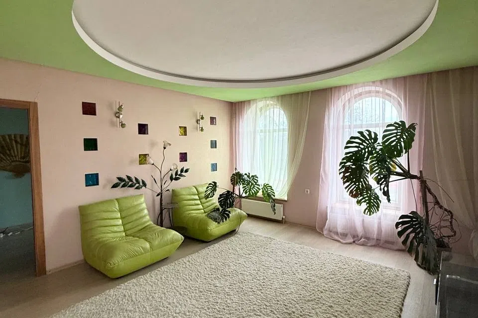 Сдаётся 2-этажный дом, 200 м²