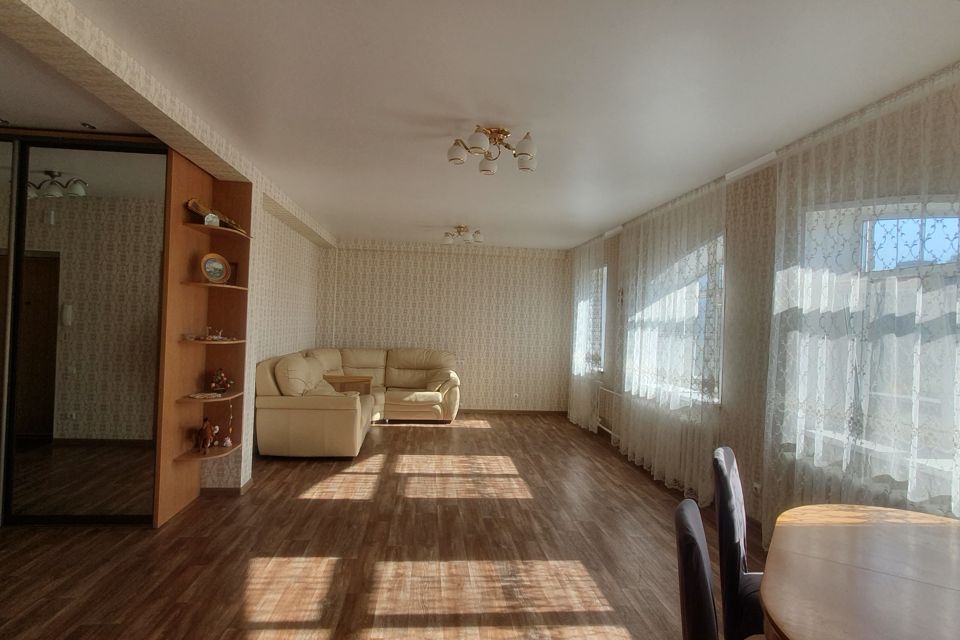 Сдаётся 3-комнатная квартира, 94 м²