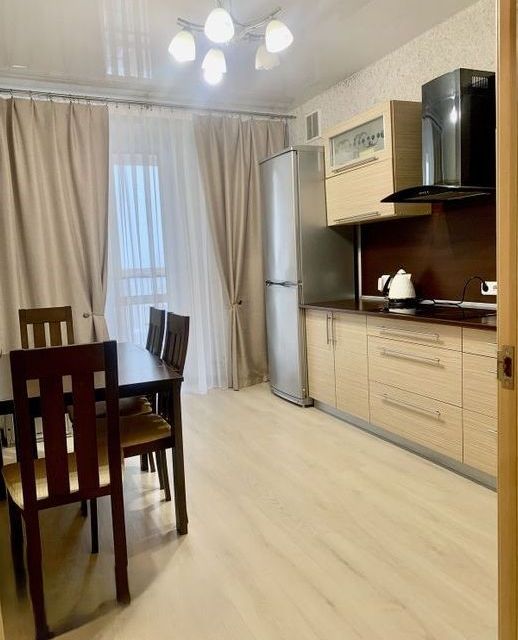 Сдаётся 2-комнатная квартира, 64.8 м²