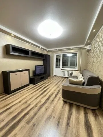 Сдаётся 2-комнатная квартира, 57 м²