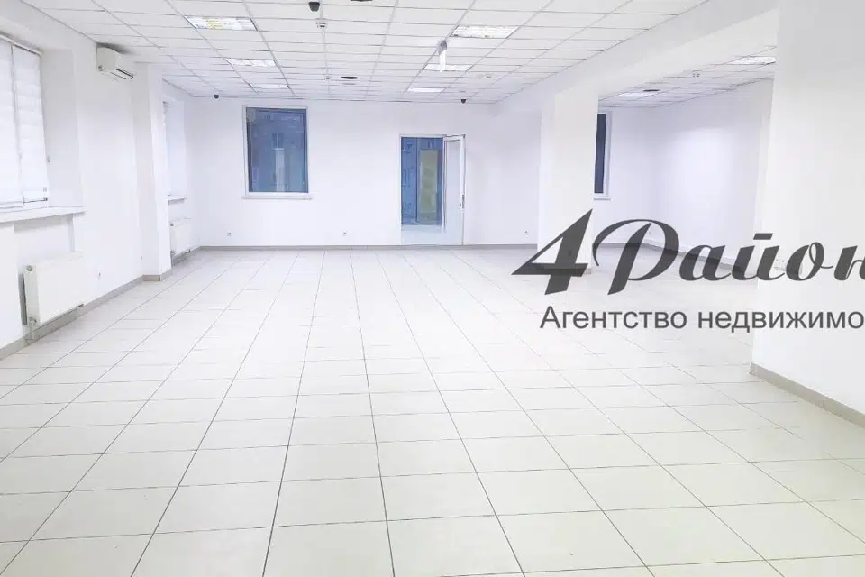 Сдаётся торговое помещение, 152 м²
