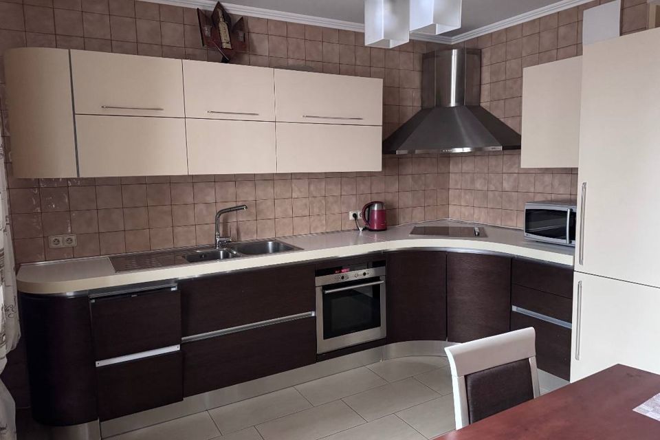 Сдаётся 2-комнатная квартира, 65 м²