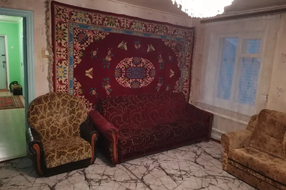 Сдаётся 2-этажный дом, 100 м²
