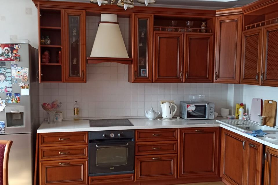 Сдаётся 2-комнатная квартира, 77 м²