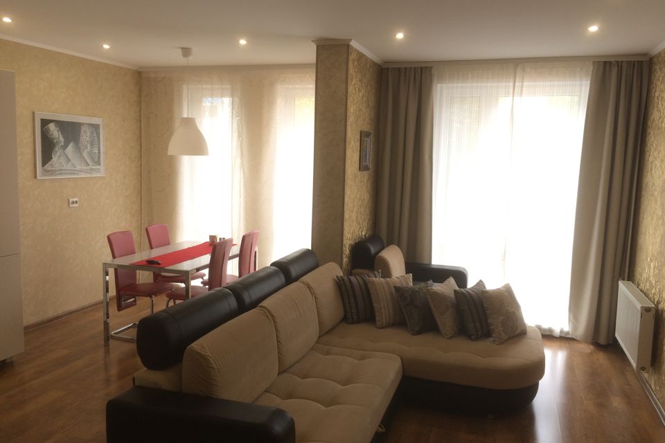 Сдаётся 2-комнатная квартира, 65 м²