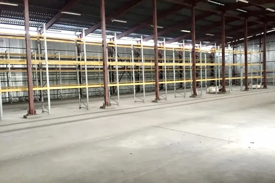 Сдаётся склад, 887 м²