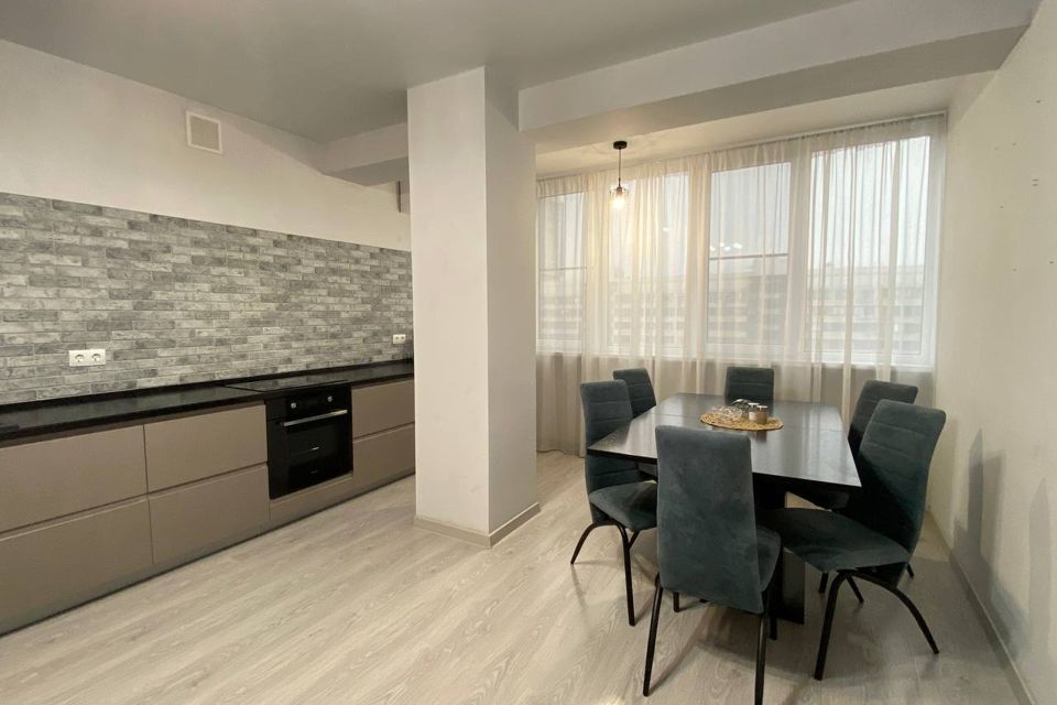 Сдаётся 2-комнатная квартира, 95 м²